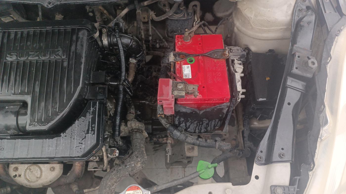 2014 Maruti Swift VXI, Petrol, Manual, 1,19,088 km, Engine View - Left