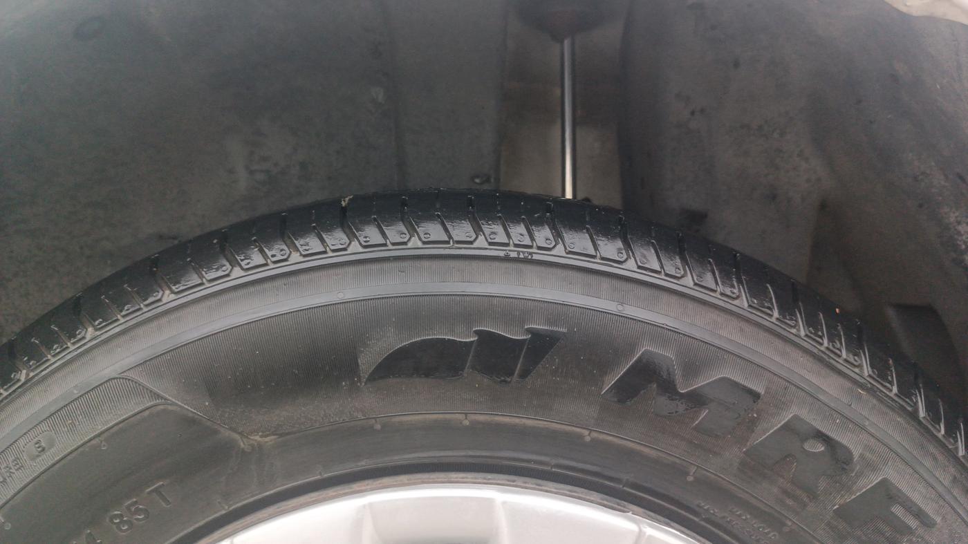 2014 Maruti Swift VXI, Petrol, Manual, 1,19,088 km, Left Rear Tyre Tread