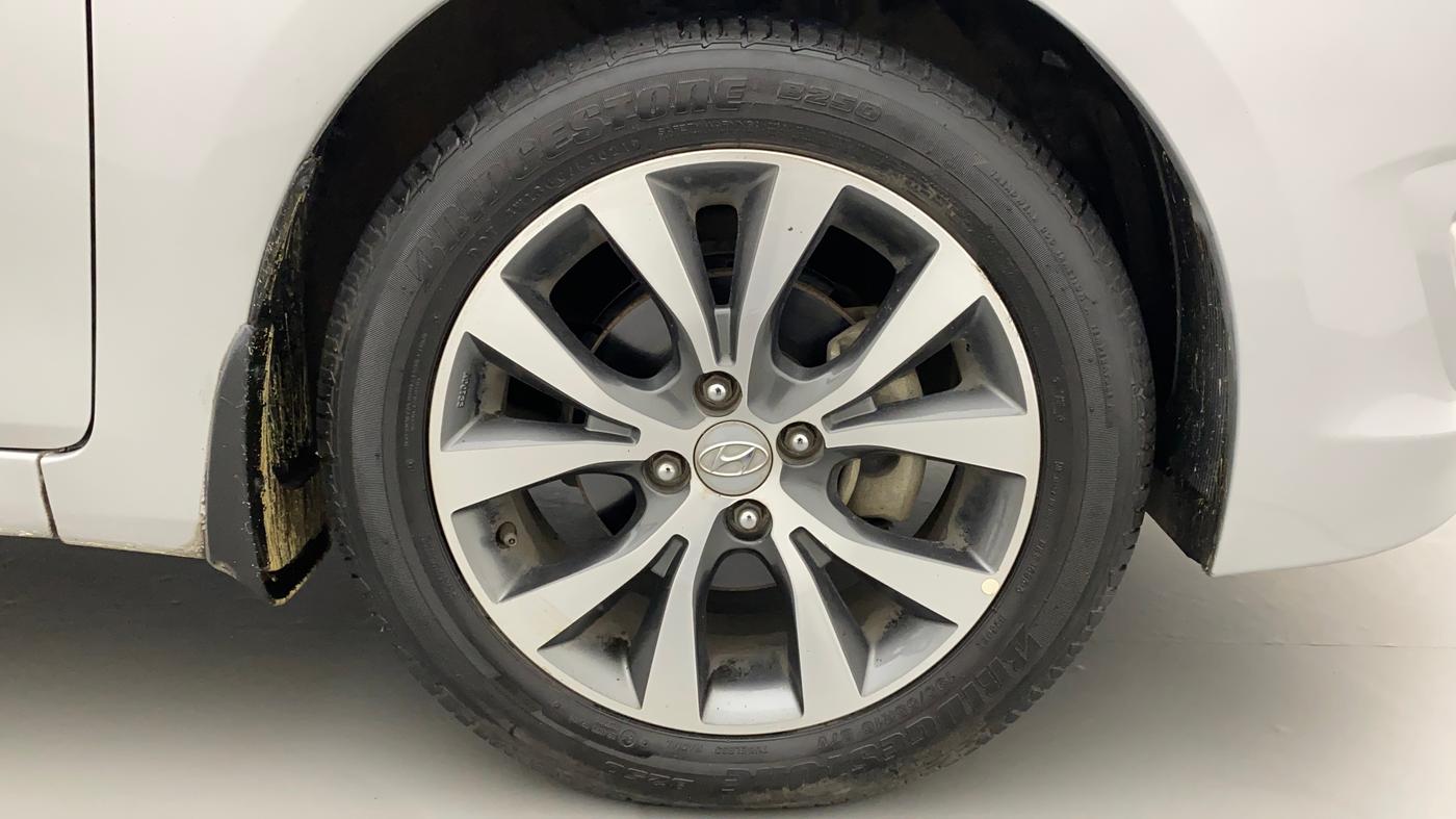 2017 Hyundai Verna 1.6 VTVT SX, Petrol, Manual, 37,308 km, Right Front Wheel