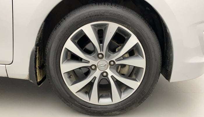 2017 Hyundai Verna 1.6 VTVT SX, Petrol, Manual, 37,308 km, Right Front Wheel