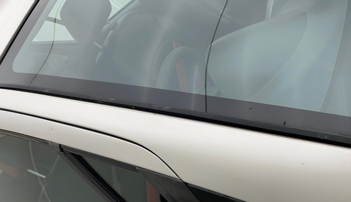 2012 Maruti Ritz VXI, Petrol, Manual, 87,214 km, Right A pillar - Paint is slightly faded