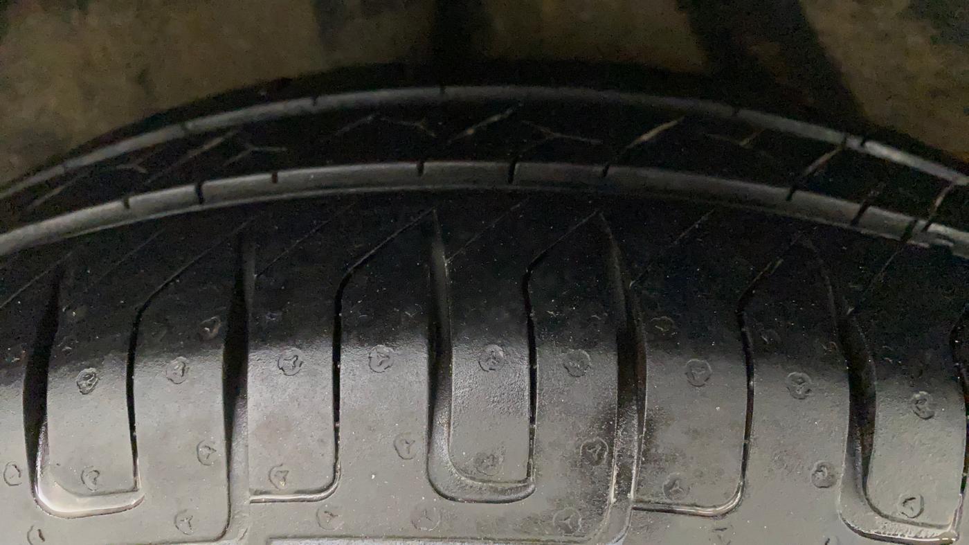 2012 Maruti Ritz VXI, Petrol, Manual, 87,214 km, Right Rear Tyre Tread