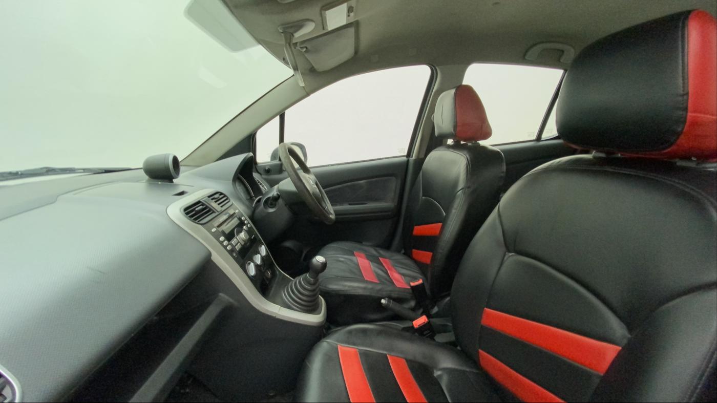 2012 Maruti Ritz VXI, Petrol, Manual, 87,214 km, Right Side Front Door Cabin