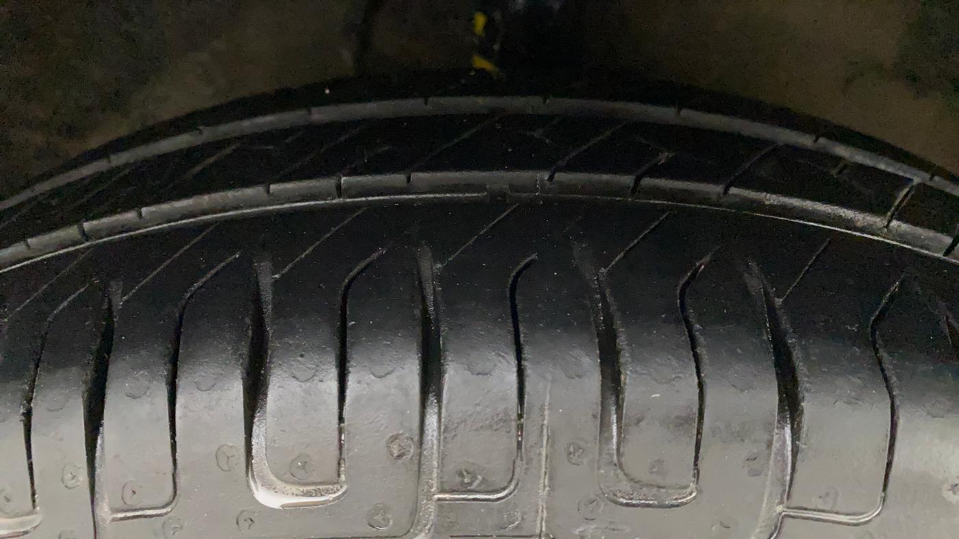 2012 Maruti Ritz VXI, Petrol, Manual, 87,214 km, Right Front Tyre Tread
