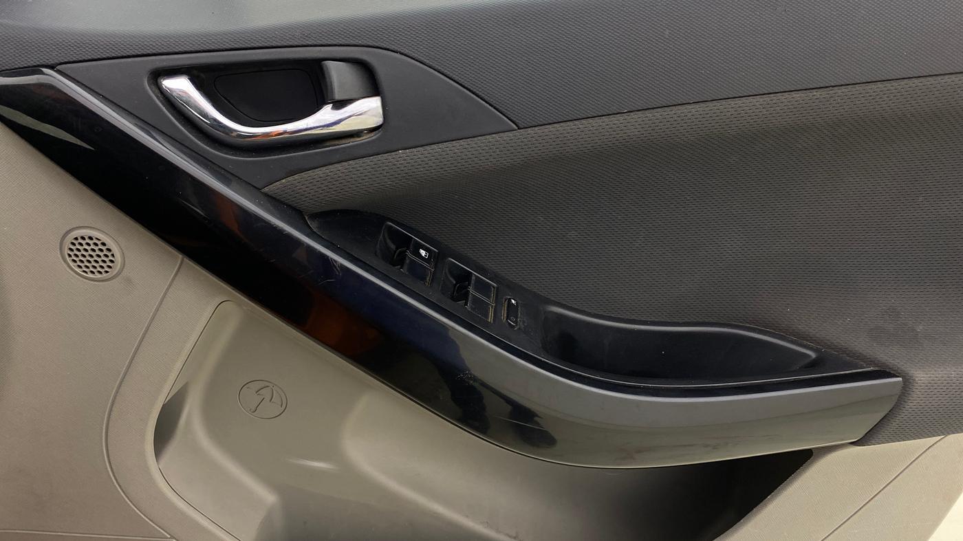 2019 Tata NEXON XZ PLUS PETROL DUAL TONE, CNG, Manual, 89,322 km, Driver Side Door Panels Control