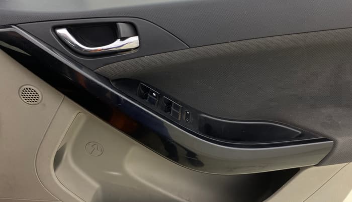 2019 Tata NEXON XZ PLUS PETROL DUAL TONE, CNG, Manual, 89,283 km, Driver Side Door Panels Control