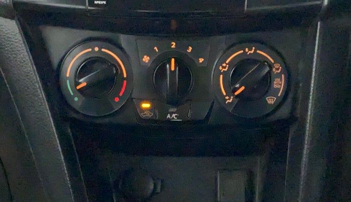 2015 Maruti Swift VXI, Petrol, Manual, 88,863 km, AC Unit - Directional switch has minor damage