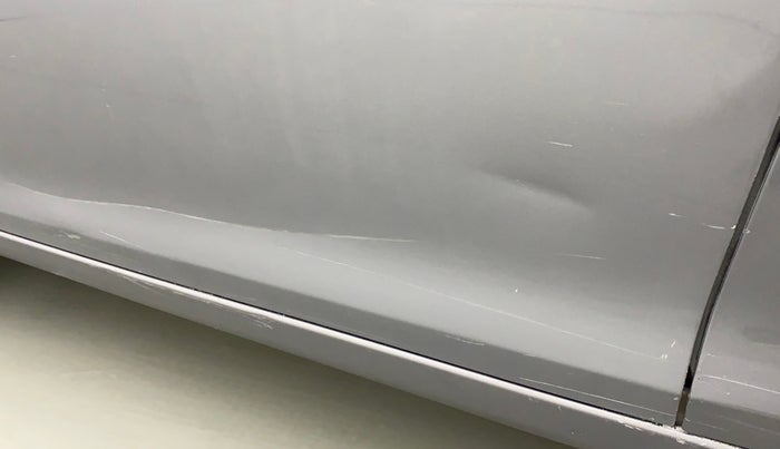 2015 Maruti Swift VXI, Petrol, Manual, 88,863 km, Front passenger door - Minor scratches