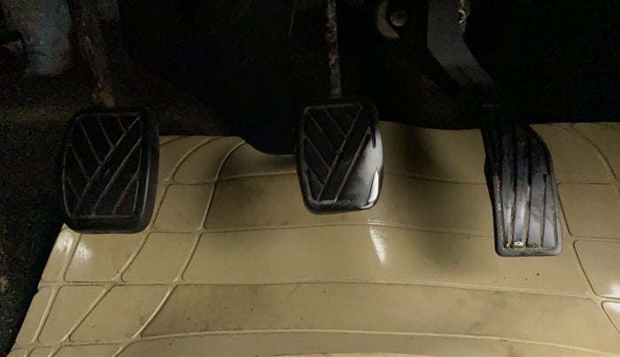 2015 Maruti Swift VXI, Petrol, Manual, 88,863 km, Pedals