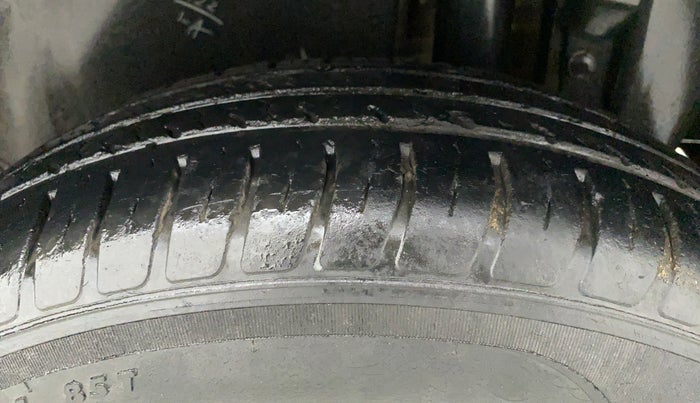 2015 Maruti Swift VXI, Petrol, Manual, 88,863 km, Right Rear Tyre Tread