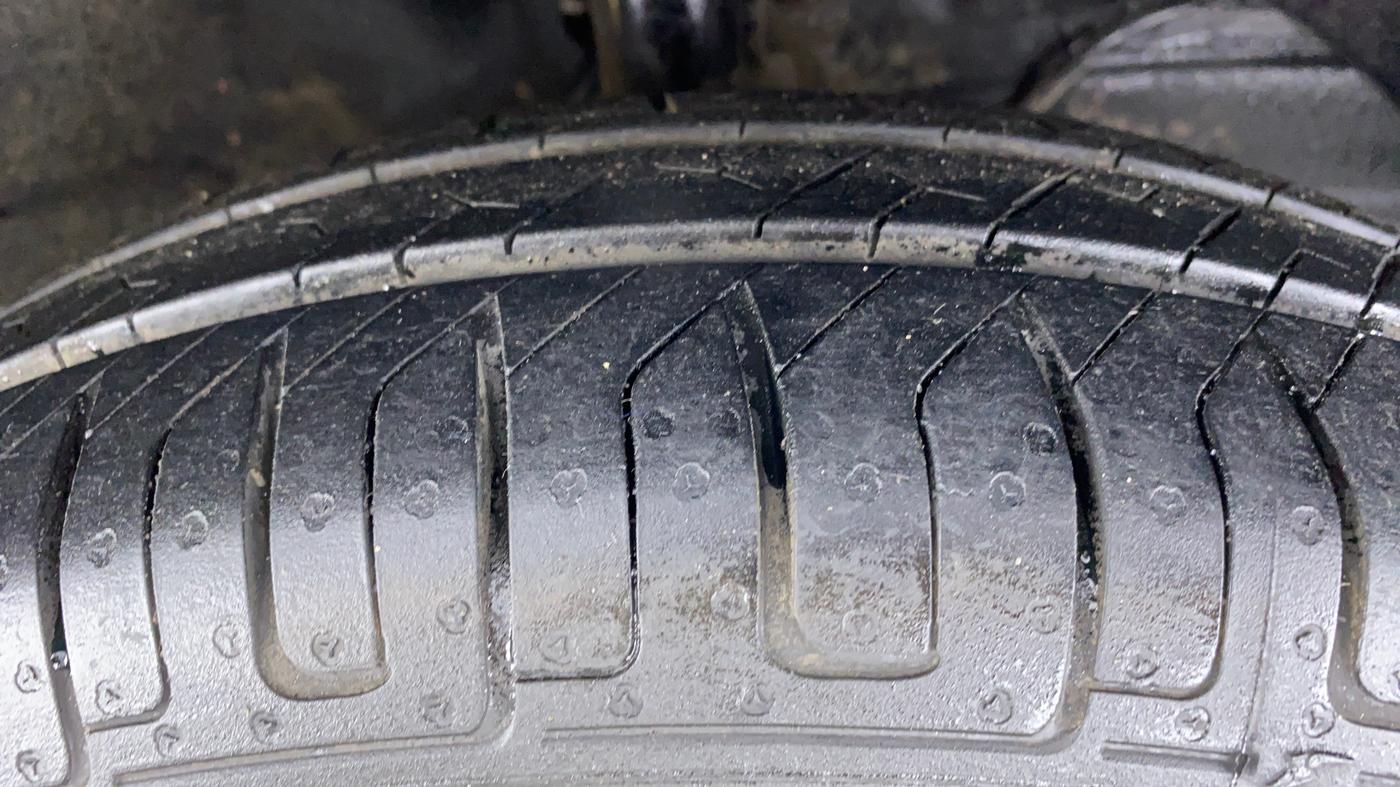 2018 Maruti Dzire VDI, Diesel, Manual, 57,143 km, Right Front Tyre Tread
