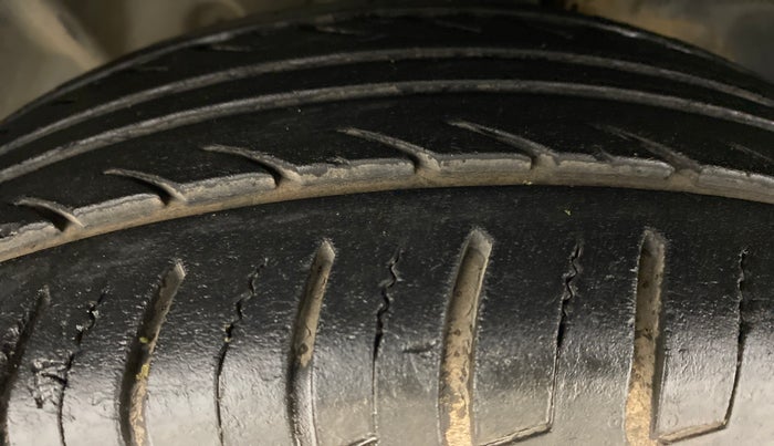 2015 Ford Ecosport TITANIUM 1.5L PETROL AT, Petrol, Automatic, 50,279 km, Left Front Tyre Tread