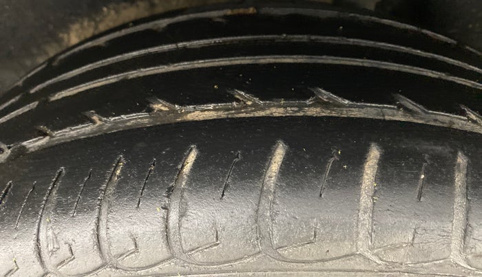2015 Ford Ecosport TITANIUM 1.5L PETROL AT, Petrol, Automatic, 50,279 km, Left Rear Tyre Tread