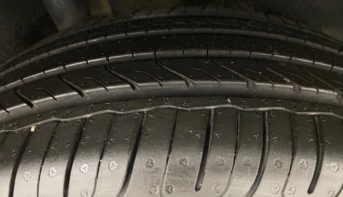 2015 Ford Ecosport TITANIUM 1.5L PETROL AT, Petrol, Automatic, 50,279 km, Right Rear Tyre Tread