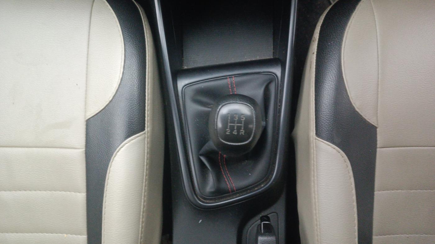 2022 Hyundai NEW I20 SPORTZ 1.2 MT DUAL TONE, Petrol, Manual, 20,546 km, Gear Lever