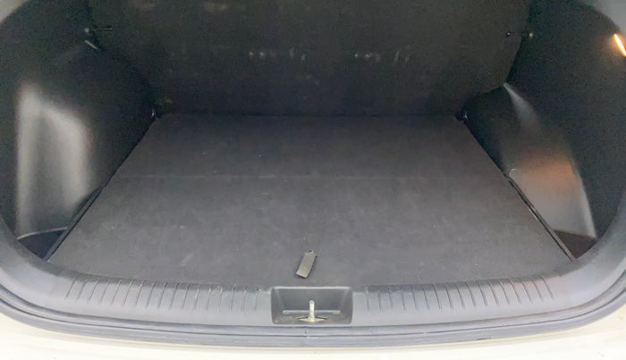 2017 Hyundai Creta SX PLUS 1.6 PETROL, Petrol, Manual, 90,228 km, Boot Inside