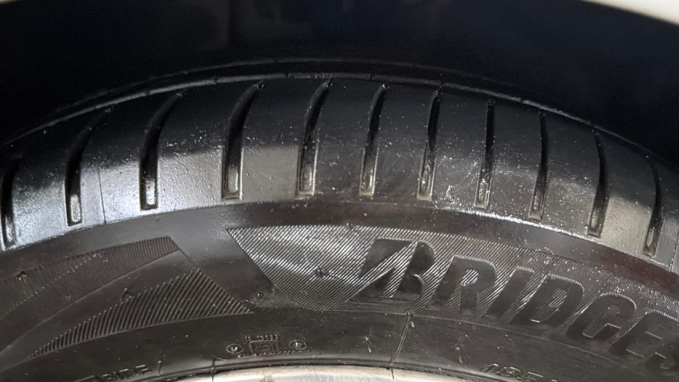 2021 Ford New Figo TITANIUM PLUS 1.2 PETROL AT, Petrol, Automatic, 69,969 km, Right Front Tyre Tread