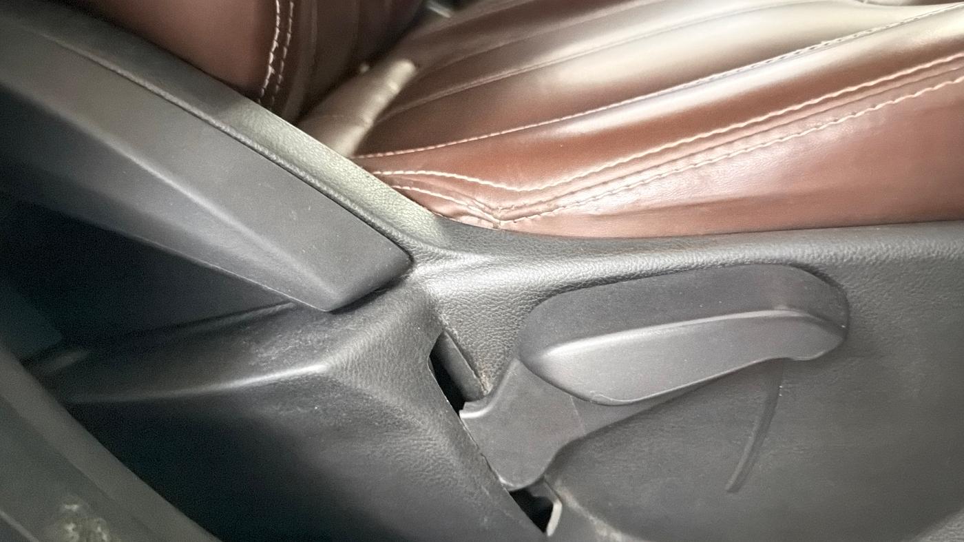 2021 Ford New Figo TITANIUM PLUS 1.2 PETROL AT, Petrol, Automatic, 69,969 km, Driver Side Adjustment Panel