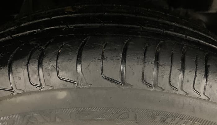 2022 Tata NEXON XM SUNROOF PETROL, Petrol, Manual, 52,446 km, Right Front Tyre Tread