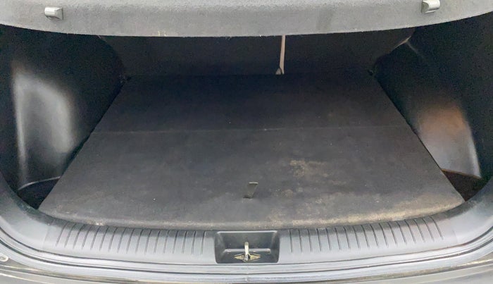 2018 Hyundai Creta SX AT 1.6 DIESEL, Diesel, Automatic, 91,017 km, Boot Inside