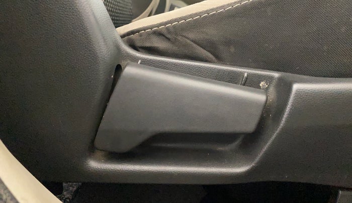 2019 Renault TRIBER RXZ, Petrol, Manual, 48,506 km, Driver Side Adjustment Panel