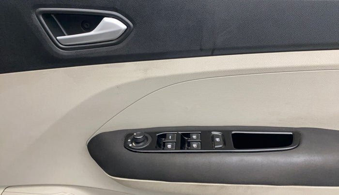 2019 Renault TRIBER RXZ, Petrol, Manual, 48,506 km, Driver Side Door Panels Control