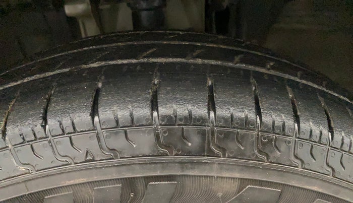 2019 Renault TRIBER RXZ, Petrol, Manual, 48,506 km, Left Front Tyre Tread