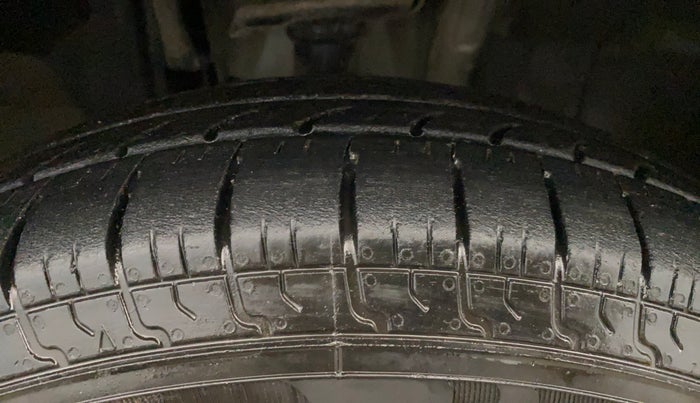 2019 Renault TRIBER RXZ, Petrol, Manual, 48,506 km, Right Front Tyre Tread