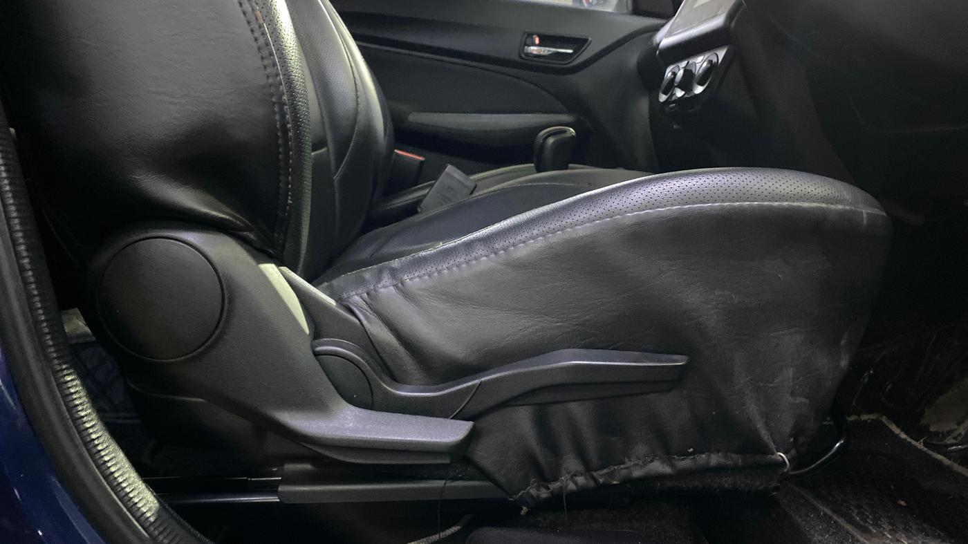 2023 Maruti Swift VXI AMT, Petrol, Automatic, 50,231 km, Driver Side Adjustment Panel