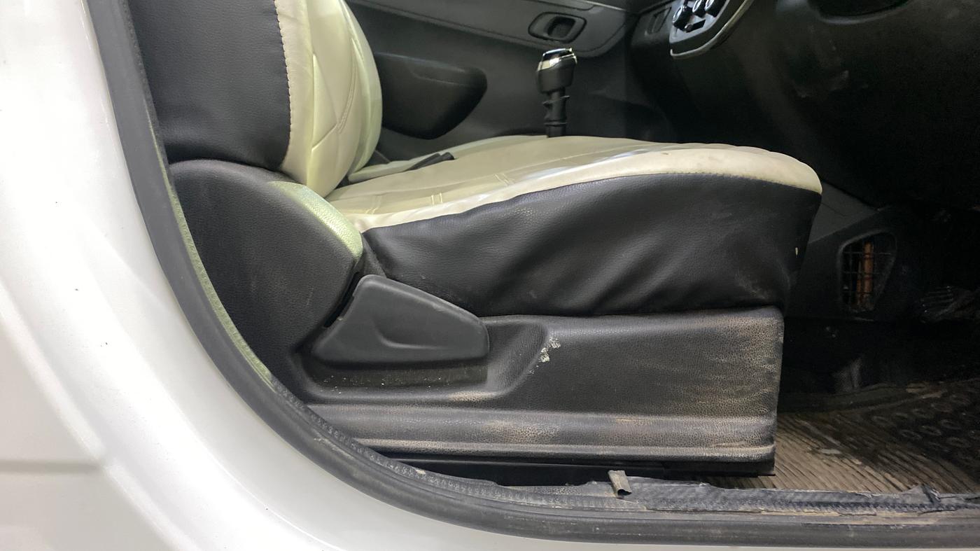 2022 Renault Kwid RXT 1.0, Petrol, Manual, 45,761 km, Driver Side Adjustment Panel