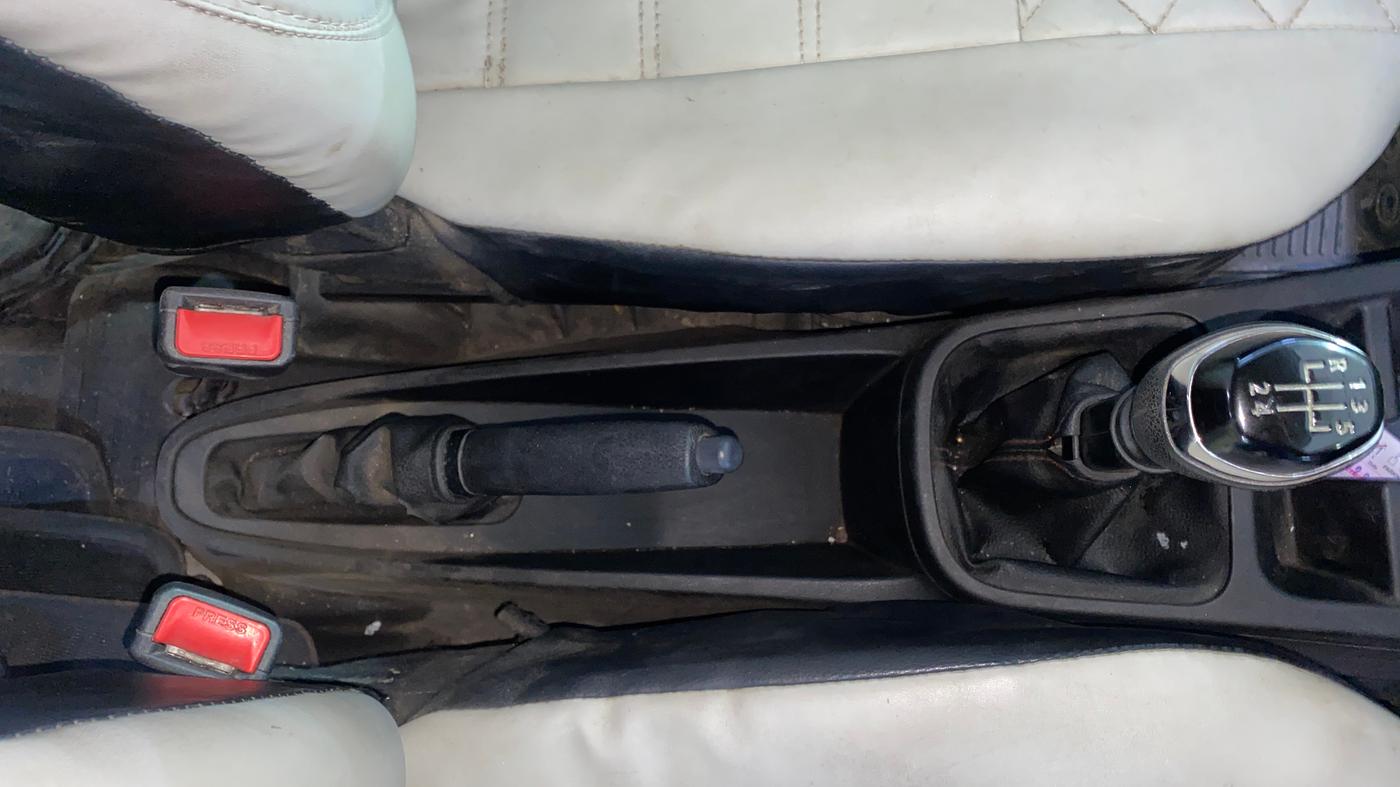 2022 Renault Kwid RXT 1.0, Petrol, Manual, 45,761 km, Gear Lever