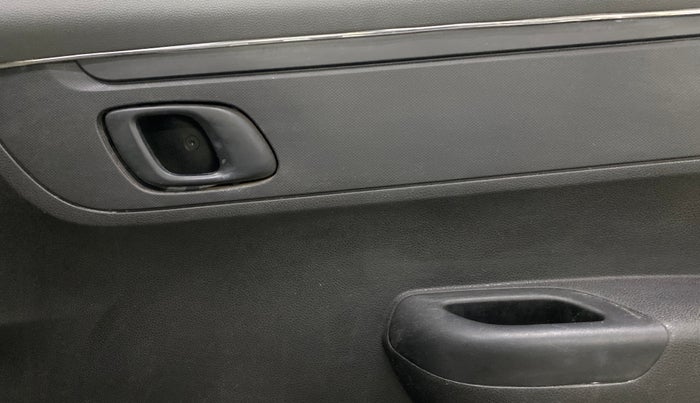 2022 Renault Kwid RXT 1.0, Petrol, Manual, 45,761 km, Driver Side Door Panels Control