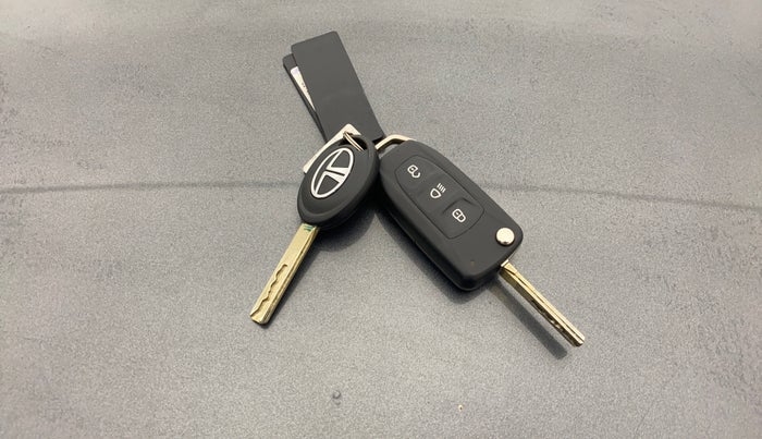 2021 Tata Tiago XT (O) PETROL, CNG, Manual, 49,612 km, Key Close Up