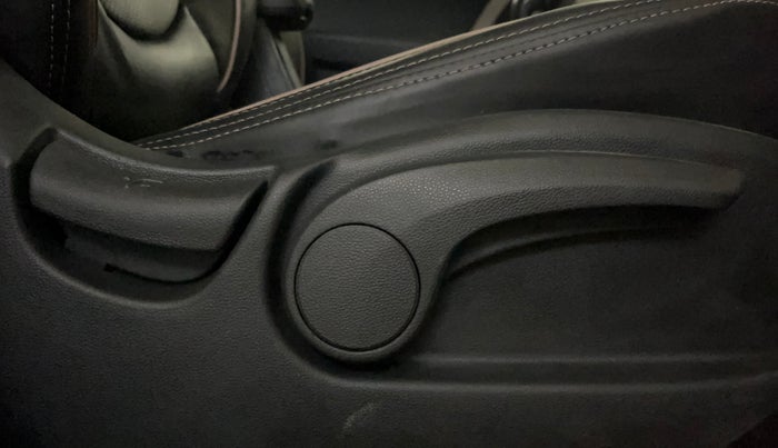 2016 Hyundai Creta S 1.6 PETROL, Petrol, Manual, 58,584 km, Driver Side Adjustment Panel