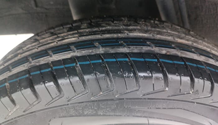 2018 Renault Kwid RXT 1.0 AMT (O), Petrol, Automatic, 41,672 km, Right Rear Tyre Tread