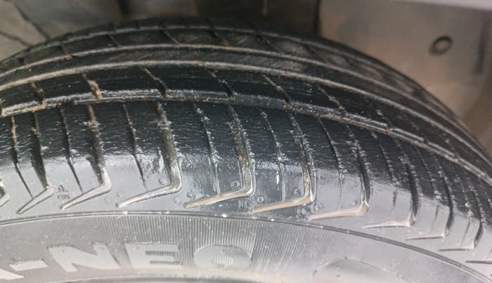 2018 Renault Kwid RXT 1.0 AMT (O), Petrol, Automatic, 41,672 km, Right Front Tyre Tread