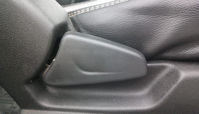 2018 Renault Kwid RXT 1.0 AMT (O), Petrol, Automatic, 41,672 km, Driver Side Adjustment Panel