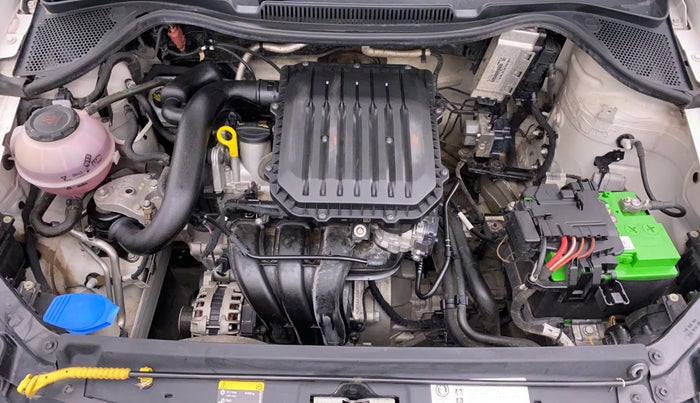 2018 Volkswagen Polo COMFORTLINE 1.0 PETROL, Petrol, Manual, 48,506 km, Open Bonet
