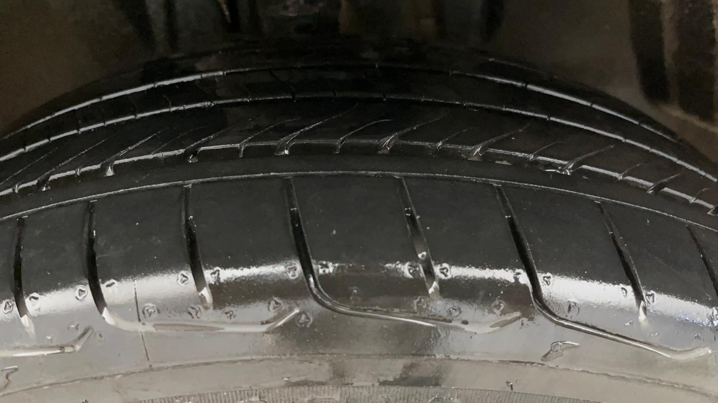 2020 Jeep Compass LIMITED PLUS PETROL AT, Petrol, Automatic, 64,162 km, Right Front Tyre Tread