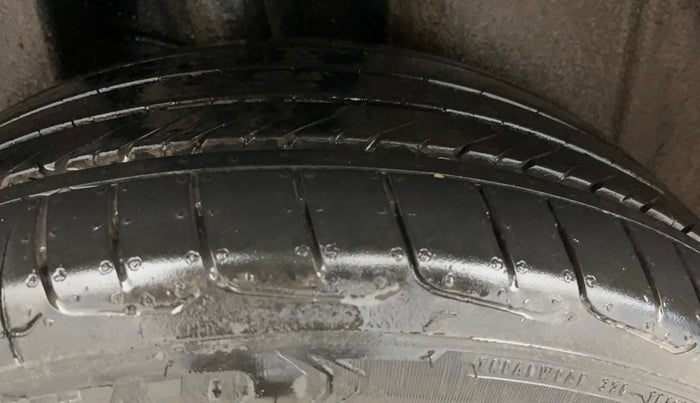 2020 Jeep Compass LIMITED PLUS PETROL AT, Petrol, Automatic, 64,162 km, Right Rear Tyre Tread