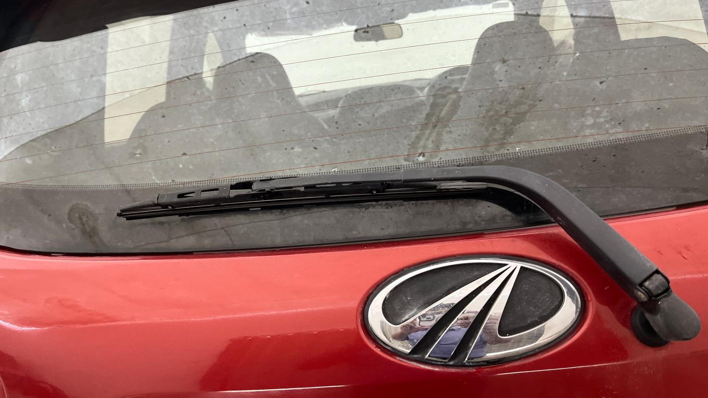 2017 Mahindra KUV 100 NXT K8 P 6 STR, Petrol, Manual, 69,976 km, Rear Wiper
