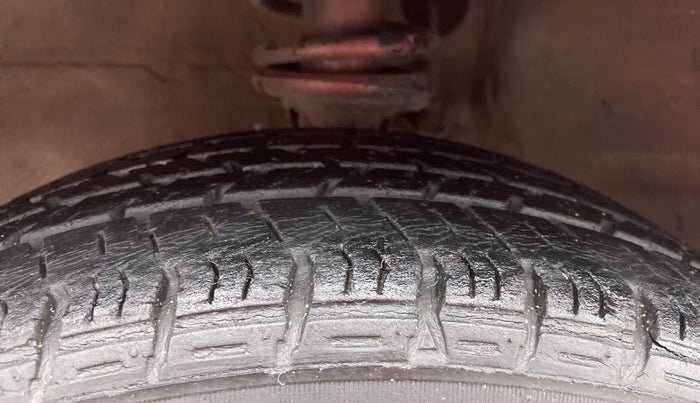 2013 Maruti Alto K10 VXI, Petrol, Manual, 67,172 km, Left Front Tyre Tread