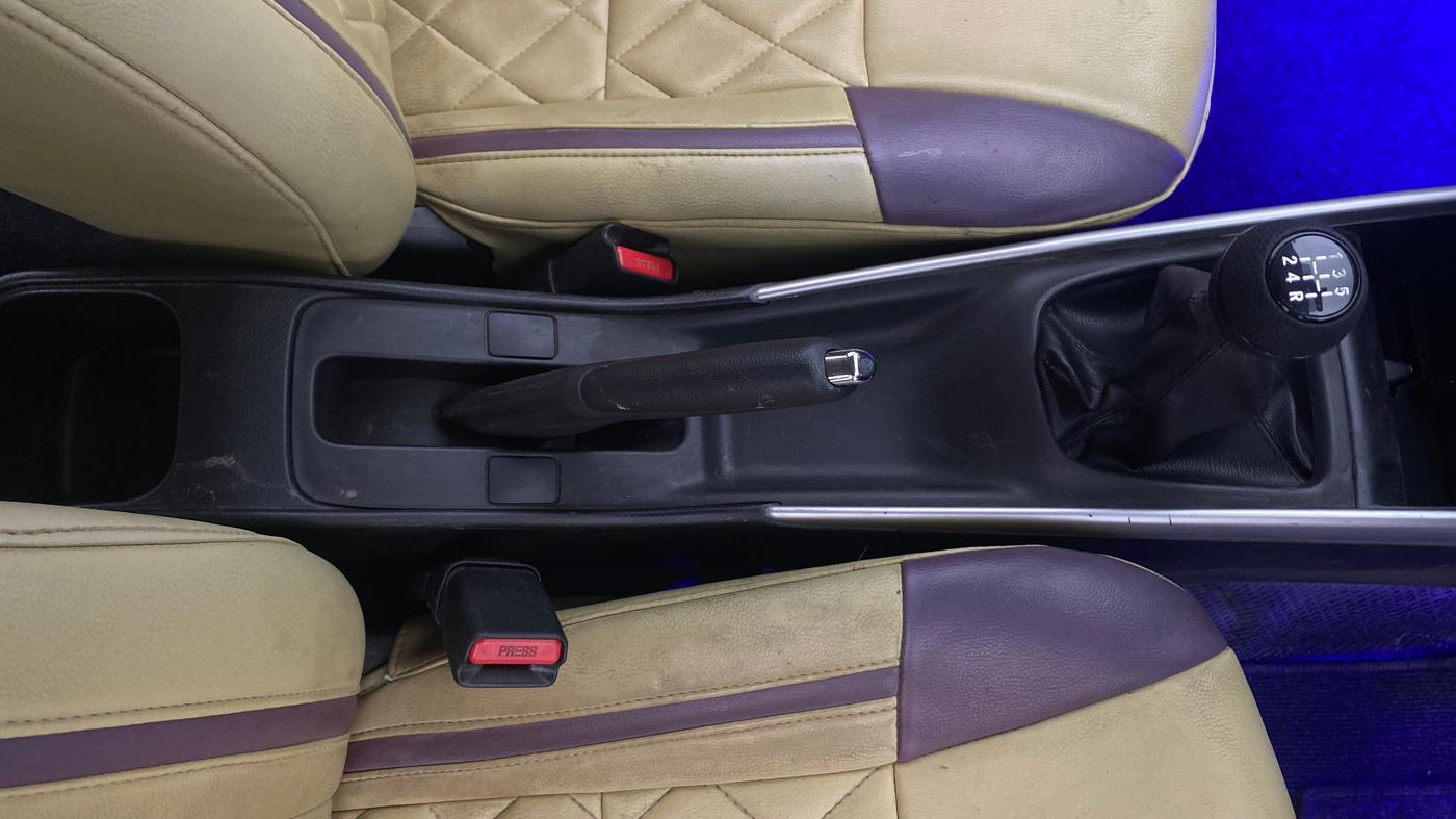 2016 Maruti Baleno DELTA PETROL 1.2, Petrol, Manual, 40,612 km, Gear Lever