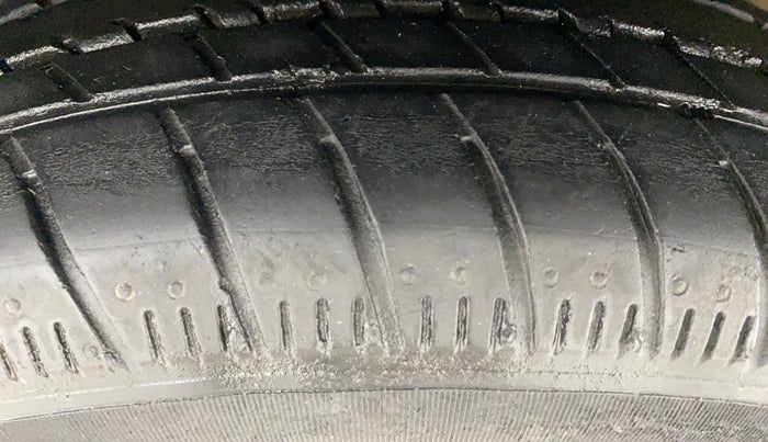 2014 Honda Amaze 1.2L I-VTEC VX AT, Petrol, Automatic, 1,03,983 km, Left Front Tyre Tread
