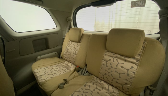 2011 Toyota Innova 2.5 G4 7 STR, Diesel, Manual, 1,23,987 km, Third Seat Row ( optional )