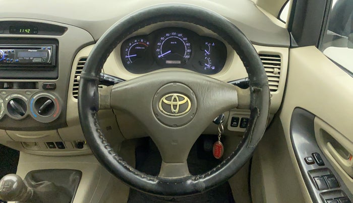2011 Toyota Innova 2.5 G4 7 STR, Diesel, Manual, 1,23,987 km, Steering Wheel Close Up