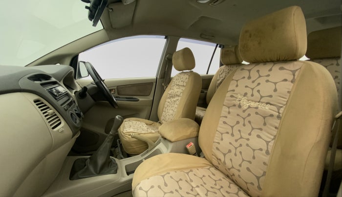 2011 Toyota Innova 2.5 G4 7 STR, Diesel, Manual, 1,23,987 km, Right Side Front Door Cabin