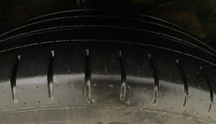 2021 Maruti Baleno ZETA PETROL 1.2, Petrol, Manual, 27,303 km, Right Front Tyre Tread