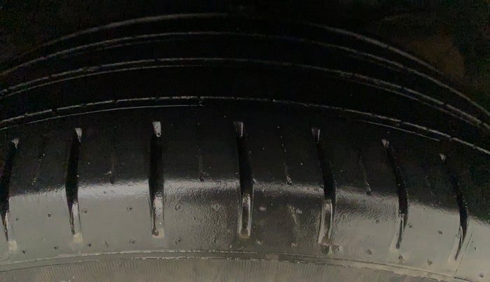2021 Maruti Baleno ZETA PETROL 1.2, Petrol, Manual, 27,303 km, Left Front Tyre Tread