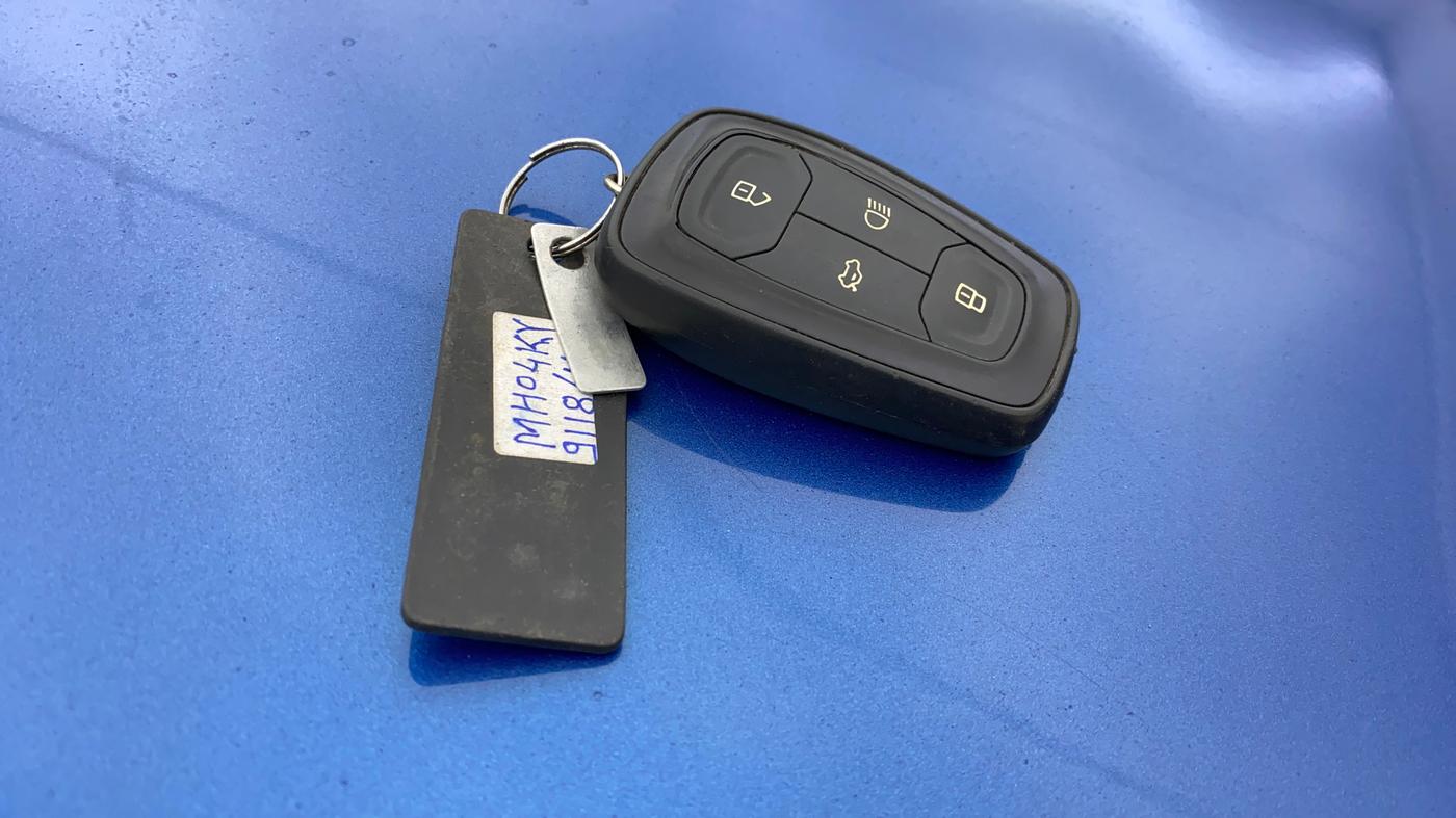 2021 Tata PUNCH CREATIVE  MT, Petrol, Manual, 65,679 km, Key Close Up
